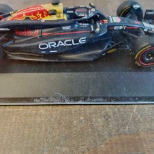 Oracle Red Bull Racing RB20 Team Formula 1 - Burago