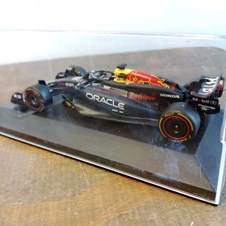 Oracle Red Bull Racing RB20 Team Formula 1 - Burago