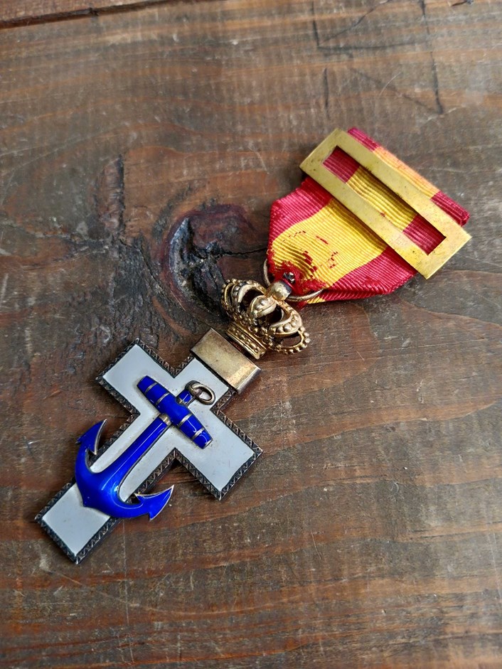 Ordem Naval de Espanha, Mérito - Cruz de Cavaleiro Real