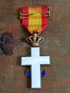 Ordem Naval de Espanha, Mérito - Cruz de Cavaleiro Real