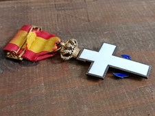 Ordem Naval de Espanha, Mérito - Cruz de Cavaleiro Real