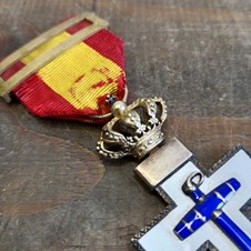 Ordem Naval de Espanha, Mérito - Cruz de Cavaleiro Real