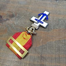 Ordem Naval de Espanha, Mérito - Cruz de Cavaleiro Real