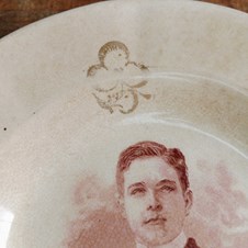 Prato com efígie do Rei D. Manuel II 