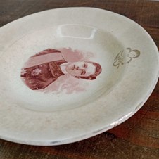 Prato com efígie do Rei D. Manuel II 