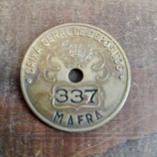 Antiga Ficha / Senha de Atendimento Metálica da Caixa Geral de Depósitos - Mafra