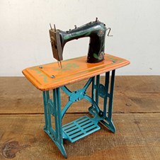 Antiga Máquina de costura - JAJ 