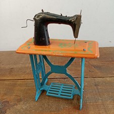 Antiga Máquina de costura - JAJ 